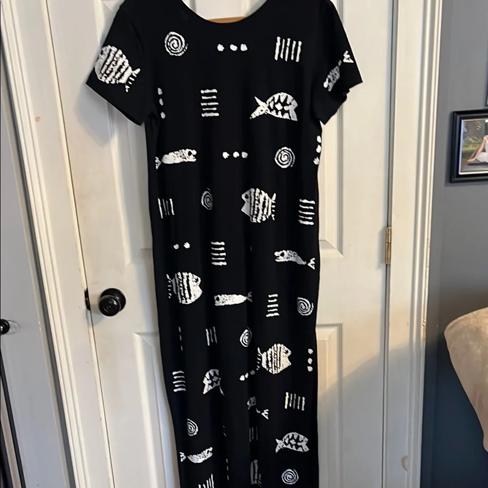 Black and White Graphic Dress - Picture 3 of 6